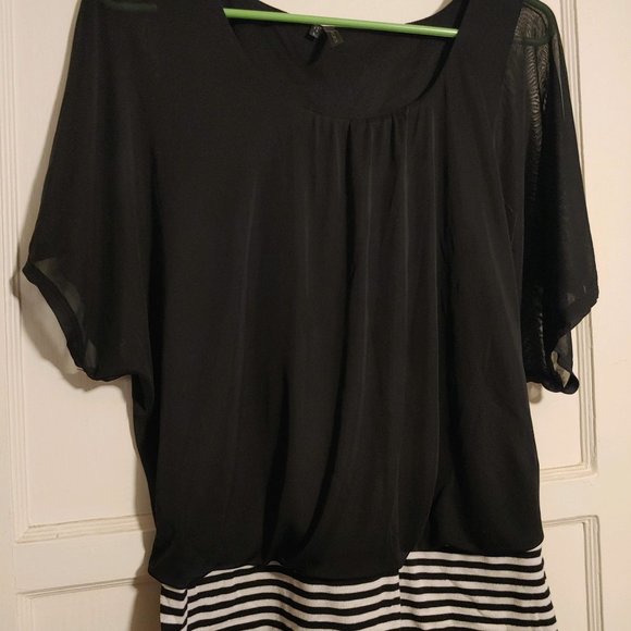 BOGO🎀Maurices Flowy Sleeve Black Blouse with White Striped Bottom- Size L - Picture 2 of 2